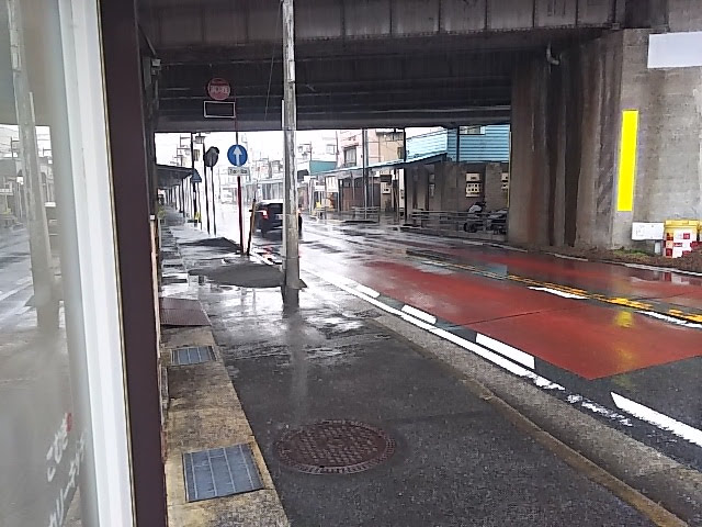 雨の商店街