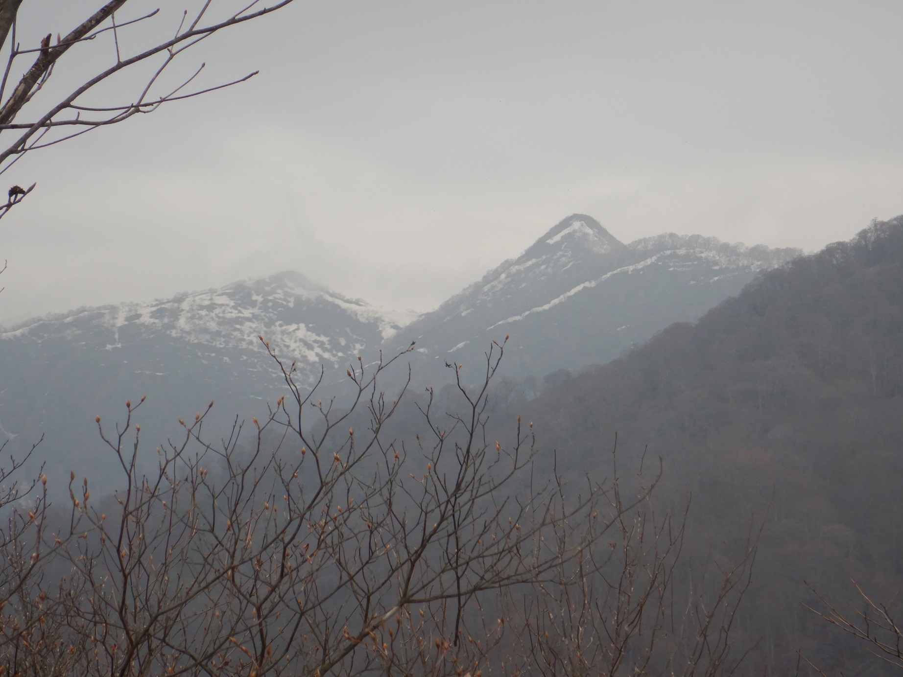 稜線からの稲包山