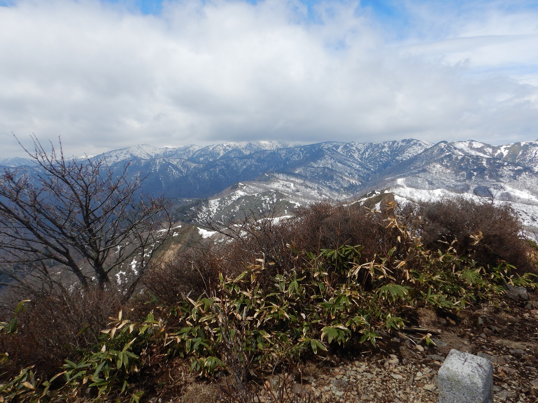 野反湖方向の山々