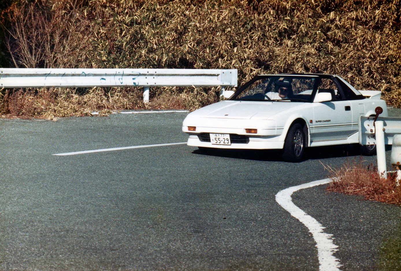 トヨタMR2箱根のタイトコーナーで