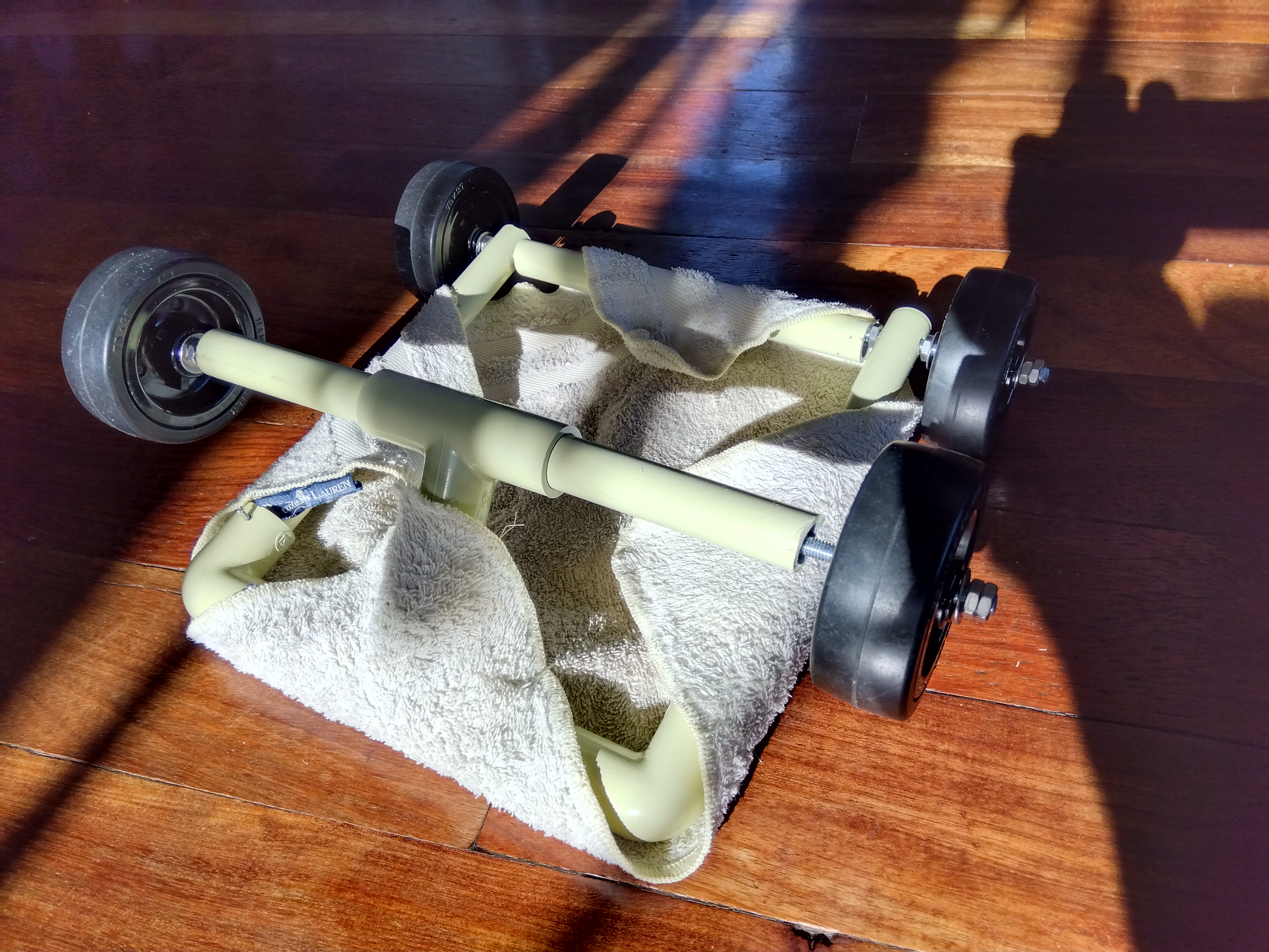 パグの車いす（裏面）